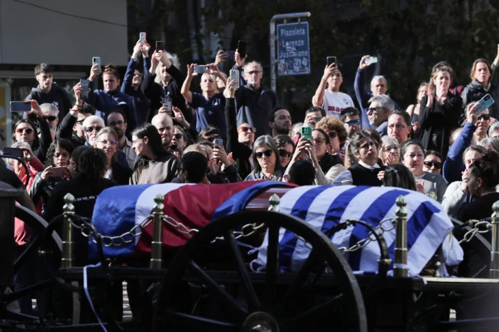 Comienza-el-cortejo-funebre-del-expresidente-uruguayo-Jose-Mujica-728x485