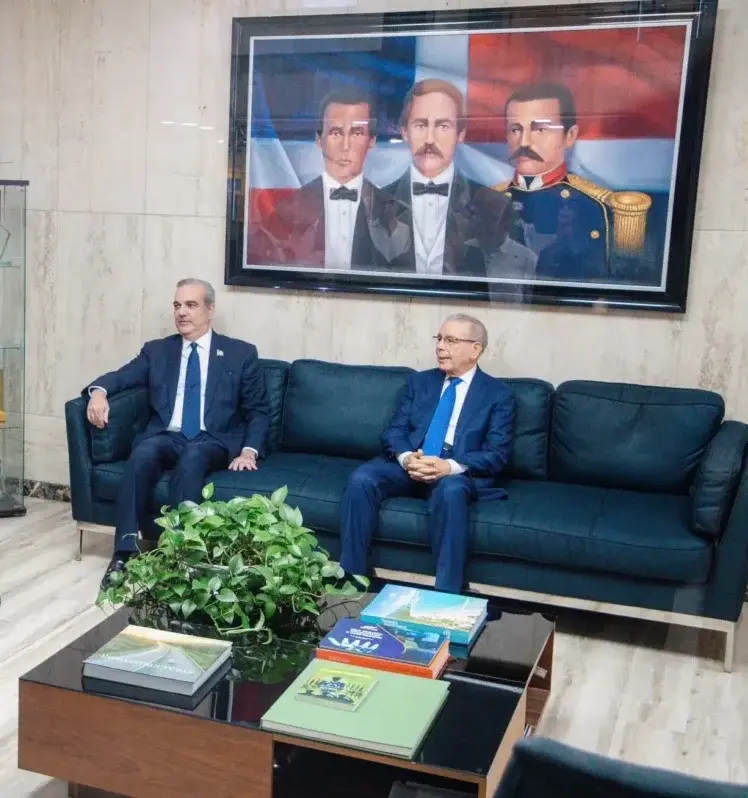 Abinader-visitara-a-Danilo-Medina-e1750894097664