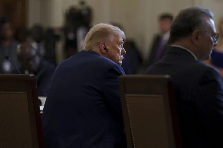 Un-juez-federal-bloquea-la-orden-de-Trump-de-eliminar-la-nacionalidad-por-nacimiento-728x485