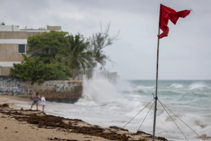 AFP__20250816__69Q29EF__v1__MidRes__UsPuertoRicoWeatherHurricaneErin-728x486