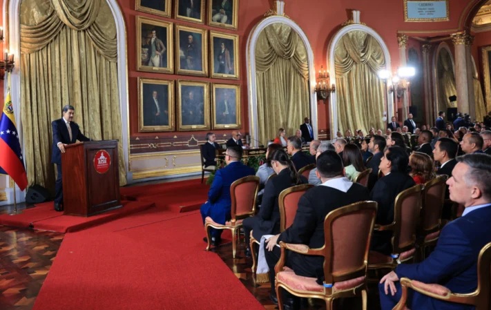 Acto-Maduro-en-Asamblea