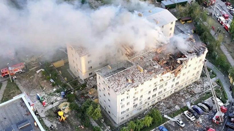 Edificio-residencial-atacado-por-rusia-en-Jarkov