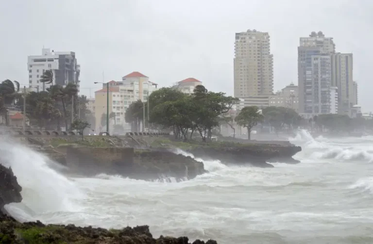 Indomet-alerta-sobre-oleaje-anormal-en-el-Atlantico-y-Caribe