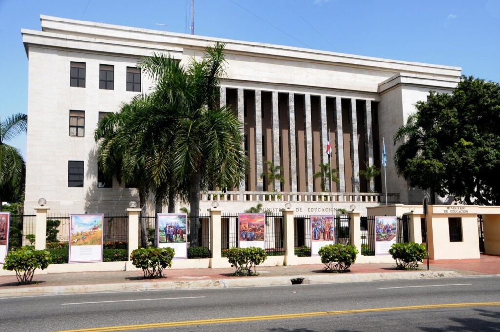 cf3b3f5b4be54768316659cc54bc83cf592399a6fachada-educacion-jpg