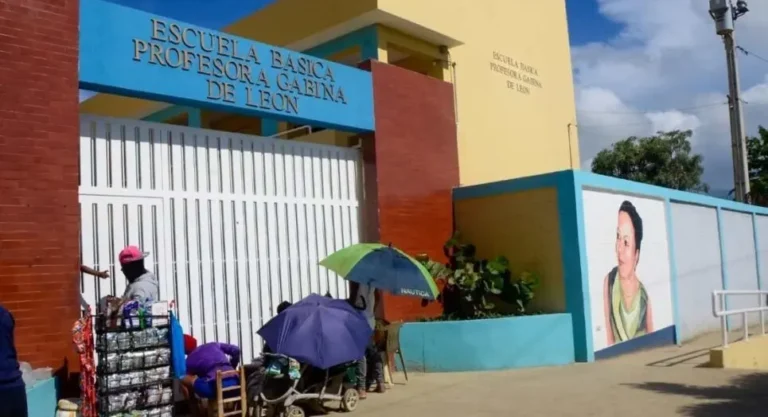 Escuela-Gabina-en-Santiago