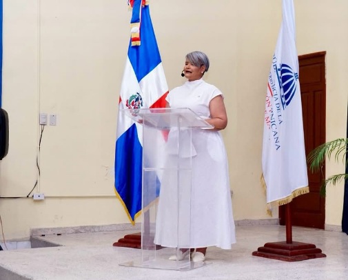 Gobernadora_cuerpo_entero