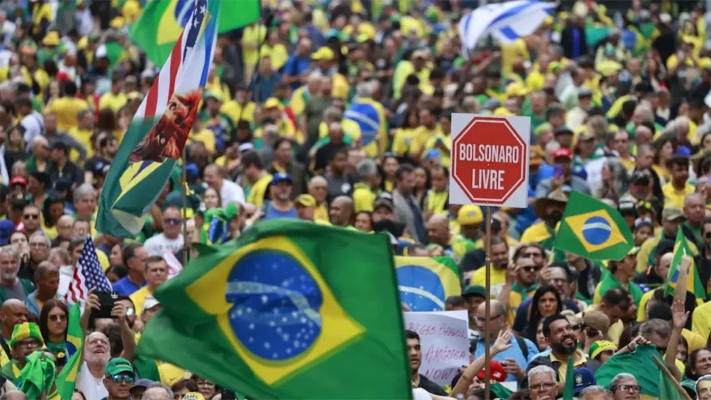 miles-protestan-en-defensa-de-bolsonaro-257aabfa-focus-0-0-1200-675