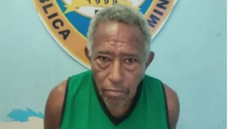 policia-apresa-en-la-vega-a-hombre-con-pertrechos-militares-2e1a0ed8-focus-0-0-1200-675