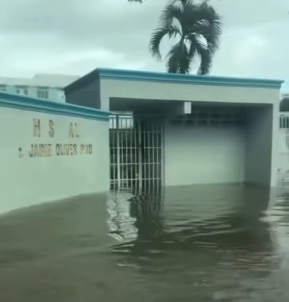 Frente_hospital_Jaime_Oliver_Pino
