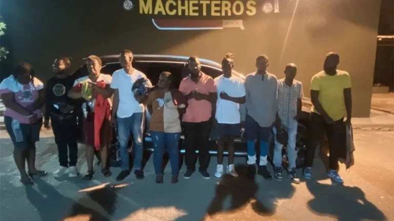 vehiculo-con-migrantes-haitianos-interceptado-por-ejercito-dominicano-efa97a40-focus-0-0-1200-675