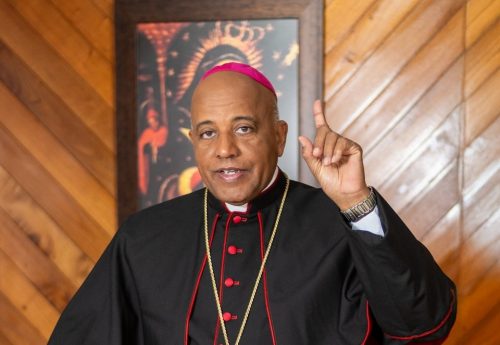 En-obispo-de-la-Diocesis-Stella-Maris-Manuel-Ruiz-de-la-Rosa-e1765831310488