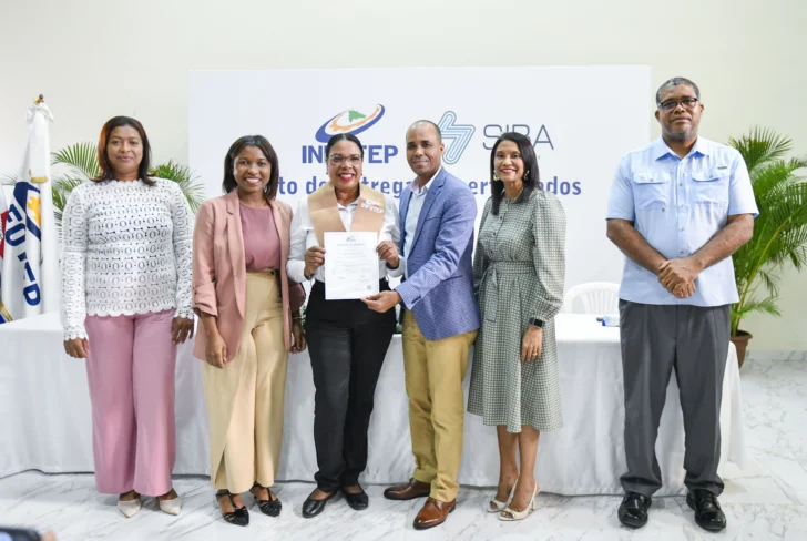 INFOTEP-certifica-a-566-comunitarios-de-Boca-Chica-en-colaboracion-con-SIBA-Energy-728x488