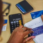 Tarjetass-de-credito-y-dinero-26-728x487