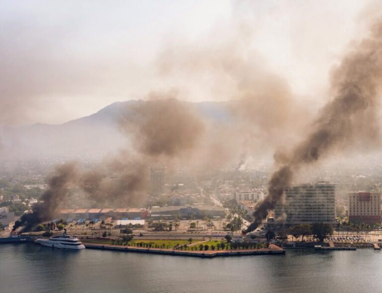 Caos y violencia en varios estados de México tras muerte de El Mencho, líder del CJNG