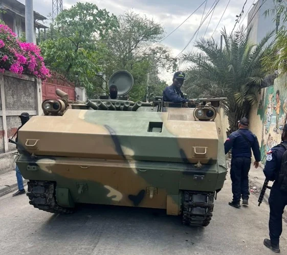 BLINDADOS-HAITIANOS-DONADOS-POR-jpg