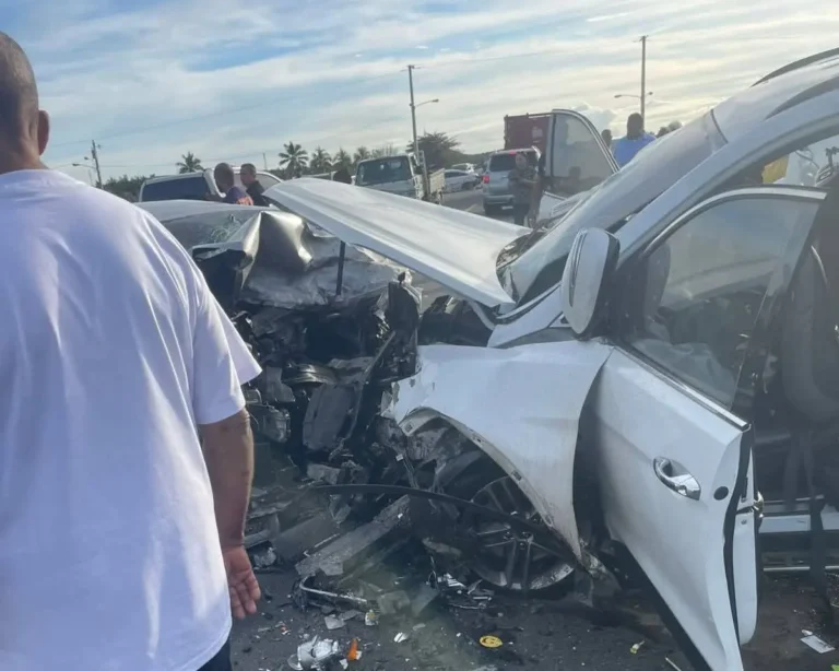 Condicion-en-que-quedo-la-yipeta-que-choco-en-Bani