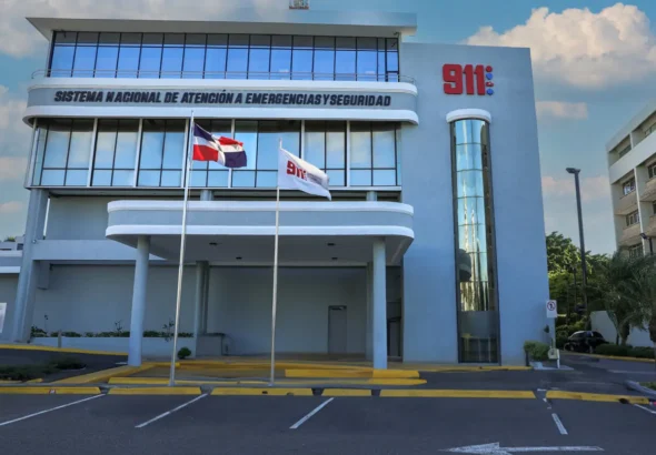 Foto-fachada-sede-principal-del-Sistema-911-en-Santo-Domingo