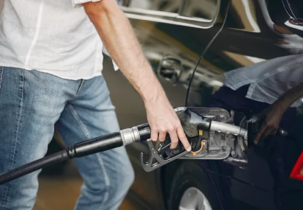 handsome-man-pours-gasoline-into-tank-car-728x485