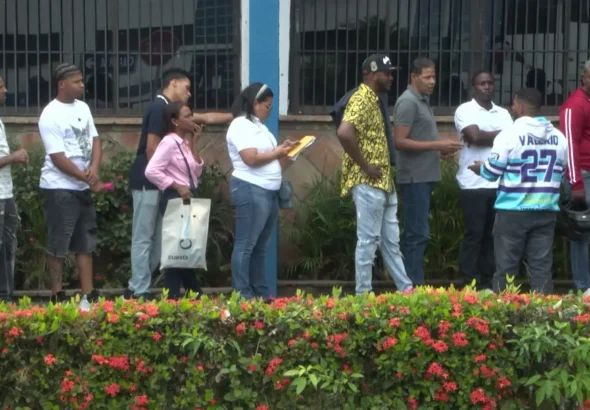 unas-1400-personas-solicitan-la-nueva-licencia-en-la-sede-del-intrant-69e86d2a-focus-0-0-1200-675