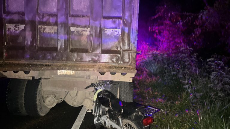 Fallece-policia-en-El-Seibo-tras-chocar-con-camion-averiado