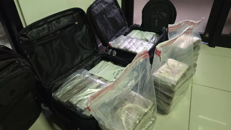 dncd-atrapa-dos-extranjeros-con-37-paquetes-de-presunta-cocaina-20260406-133851-rsse-1200x675