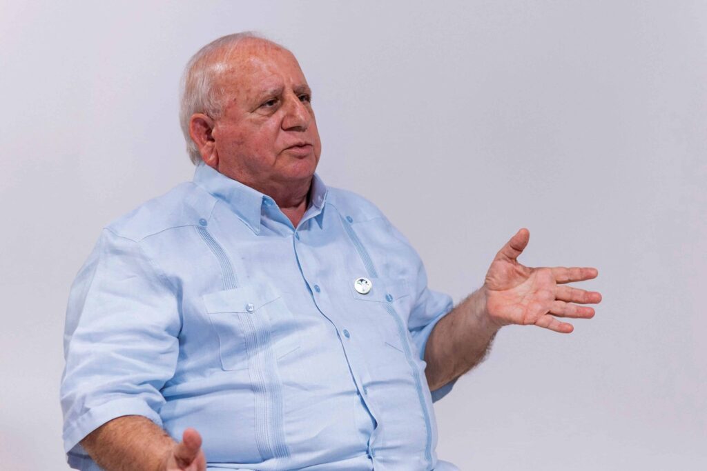 imagen-17042024-cafecito-politico-con-el-dr.-jose-fadul-matias-boncosky03-scaled-1