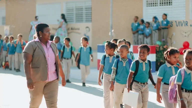 minerd-llama-a-la-comunidad-educativa-al-regreso-a-clases-este-lunes-6-de-abril-20260404-155250-Ry5k-1200x675