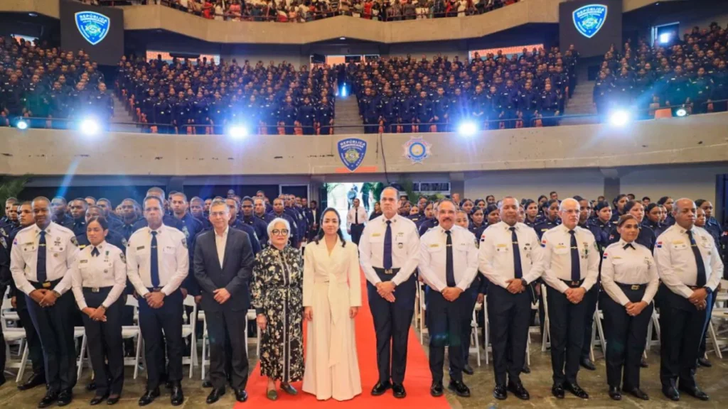 se-graduan-2372-nuevos-agentes-en-la-policia-nacional-como-parte-del-proceso-de-20260423-184303-wu67-1200x675
