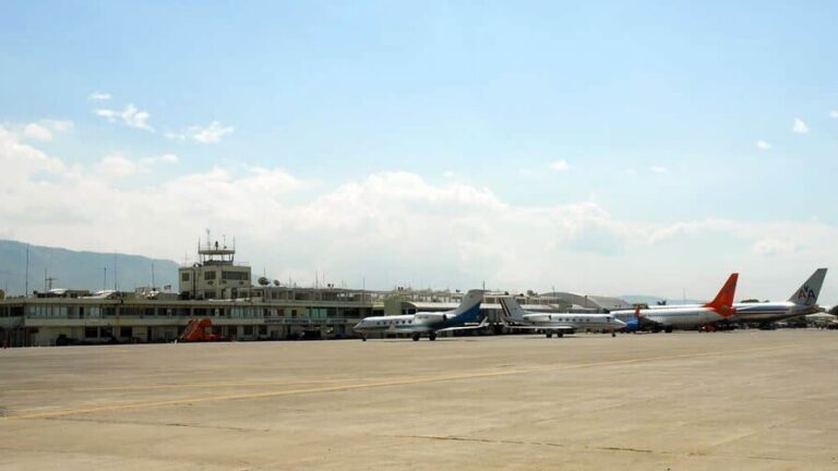 rd-aconseja-a-aerolineas-evitar-vuelos-a-puerto-principe-focus-min0.05-min0.51-896-504