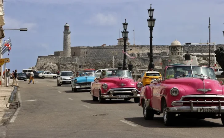 Cuba-turistas3-728x447