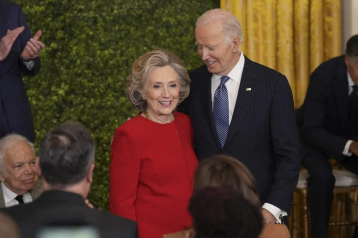 Hillary-Clinton-dice-que-Biden-cometio-un-terrible-error-al-no-retirarse-antes-728x485