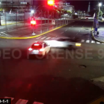 Momento-en-que-el-conductor-del-Porche-cruza-en-rojo-la-interseccion