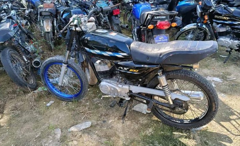 Motos