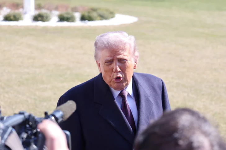 Trump-dice-que-tal-vez-opte-por-una-toma-de-control-amistosa-de-Cuba-728x485