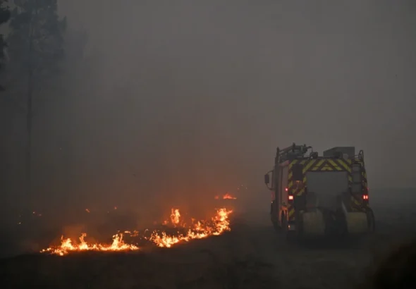 Francia-contiene-incendio-que-desplazo-a-220.000-personas-1140x694