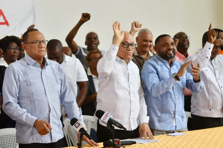 Rueda-de-Prensa-la-ConfederacioNacional-de-Trabajadores-CNTD-07-07-26-felix-de-la-cruz-14.jpg