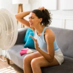 mujer-joven-con-calor-900x626