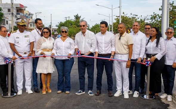 Abinader_cortando_cintajpg