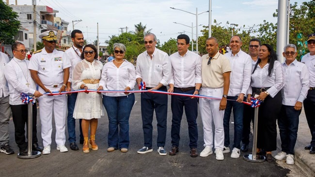 Abinader_cortando_cintajpg