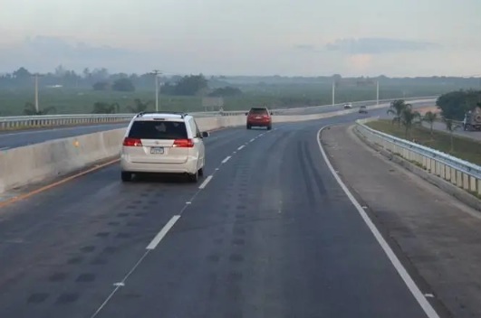CARRETERA-SAN-PEDRO_LA-ROMANA