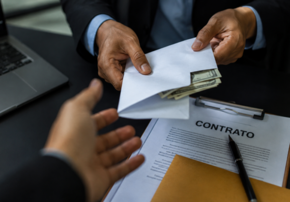 Empresas-podrian-pagar-hasta-1500-salarios--900x600