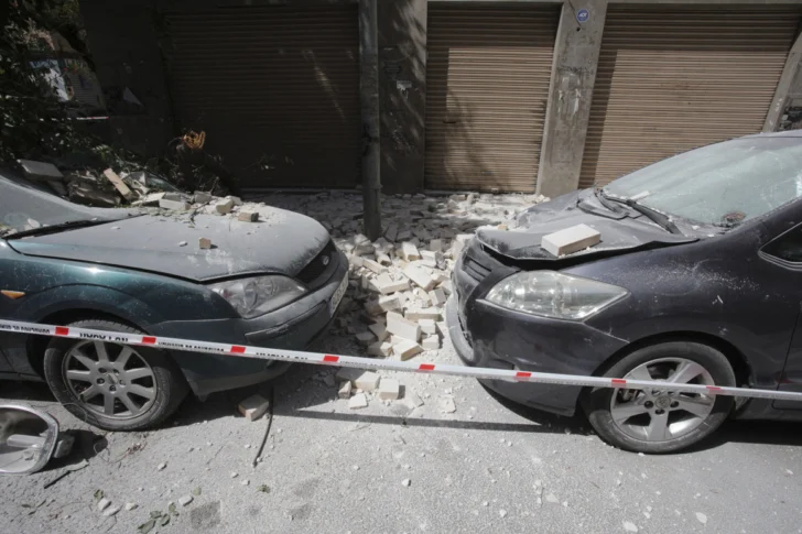Los-terremotos-de-Granada-dejan-tres-heridos-leves-con-una-menor-trasladada-al-hospital-728x485