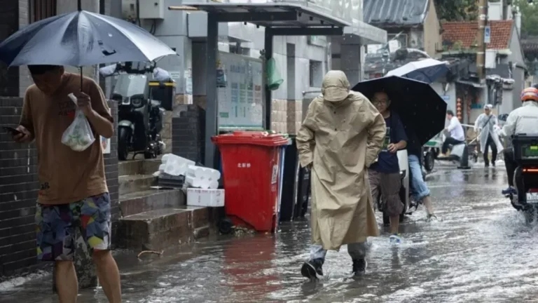 china-activa-alertas-ante-lluvias-torrenciales-previstas-por-el-tifon-narra-20260822-132429-VsiG-1200x675