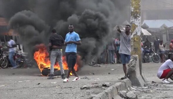 cnne-1638910-vecindarios-en-haiti-se-unen-para-defenderse-de-las-pandillas-e1787850306905