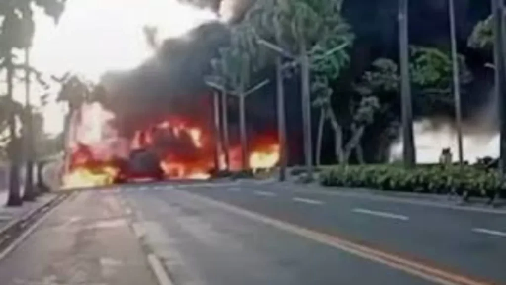 investigan-si-camion-accidentado-en-el-malecon-tenia-permiso-para-circular-por-z-20260818-172419-DfHR-1200x675