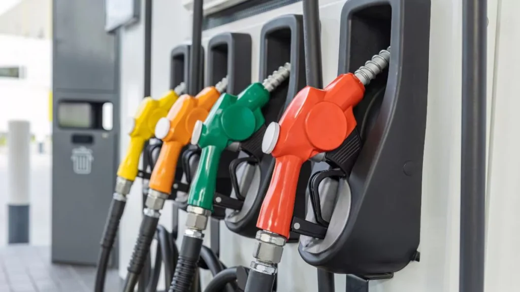 la-gasolina-en-eeuu-alcanza-los-4-dolares-por-galon-su-nivel-mas-alto-desde-202-20260331-130628-6wrg-1200x675