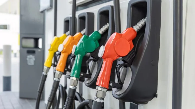 la-gasolina-en-eeuu-alcanza-los-4-dolares-por-galon-su-nivel-mas-alto-desde-202-20260331-130628-6wrg-1200x675