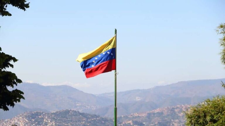 casa-blanca-entrega-concesion-de-100-anos-sobre-petroleo-venezolano-8c89db1c-focus-0-0.34-896-504