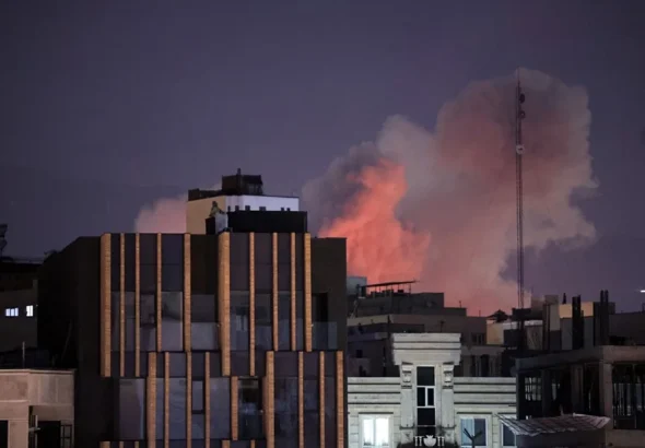 humo-tras-una-explosion-en-un-ataque-de-Estados-Unidos-en-Iran.-EFE