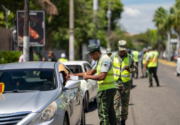 Agentes-de-la-Digesett-y-el-Intrant-durante-operativs-en-el-Distrto-Nacional-Direccion-de-Comunicaciones-Intrant-3